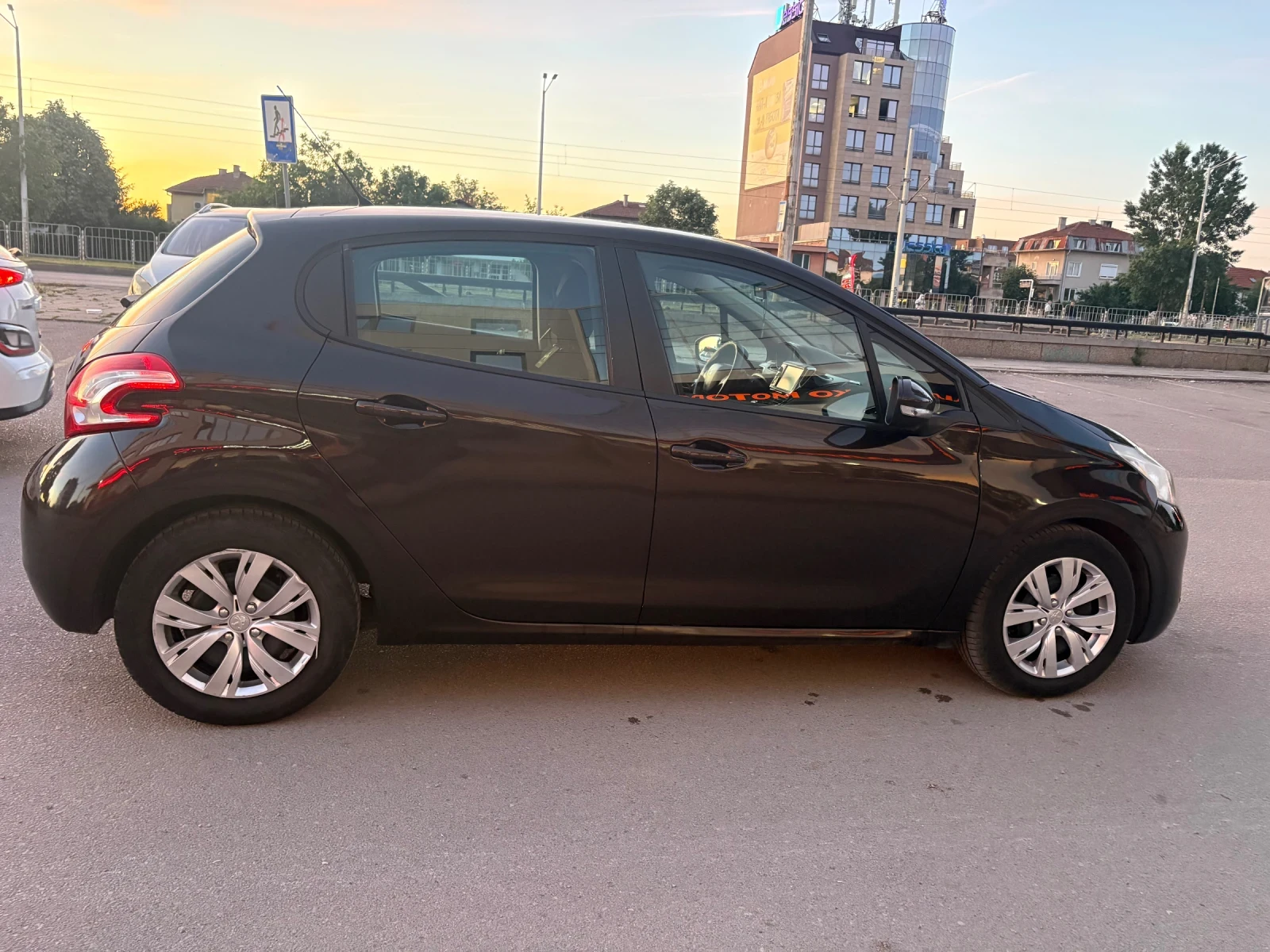 Peugeot 208 1, 2D * ЗИМНИ ГУМИ * ГО, ГТП И КАСКО * ОБСЛУЖЕН!!!, снимка 6 - Автомобили и джипове - 54413417