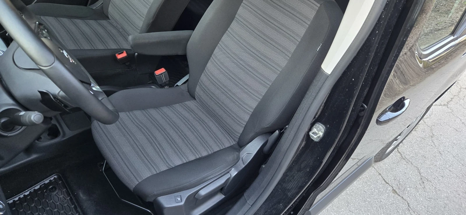 Opel Combo 1.5 HDI 7 Места, снимка 9 - Автомобили и джипове - 55430842