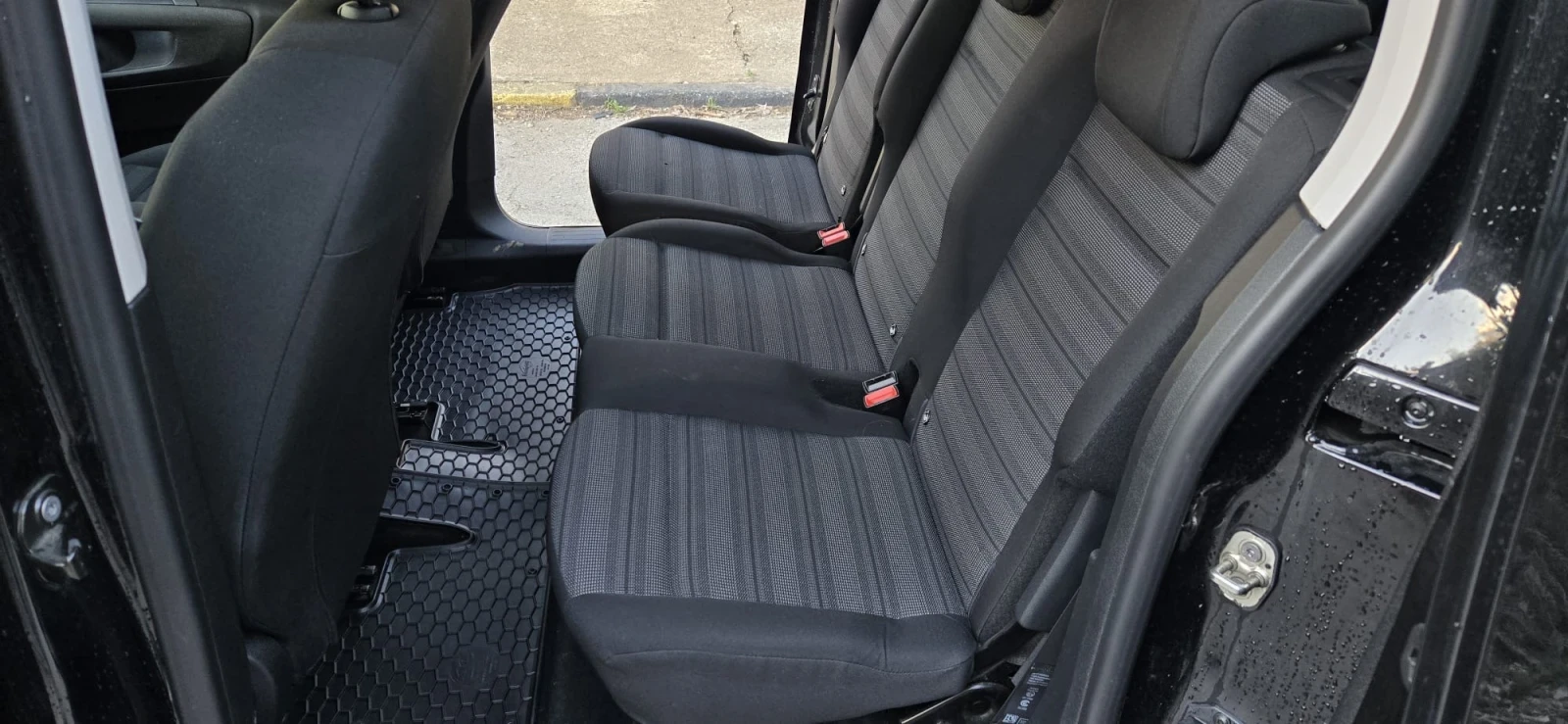 Opel Combo 1.5 HDI 7 Места, снимка 14 - Автомобили и джипове - 55430842