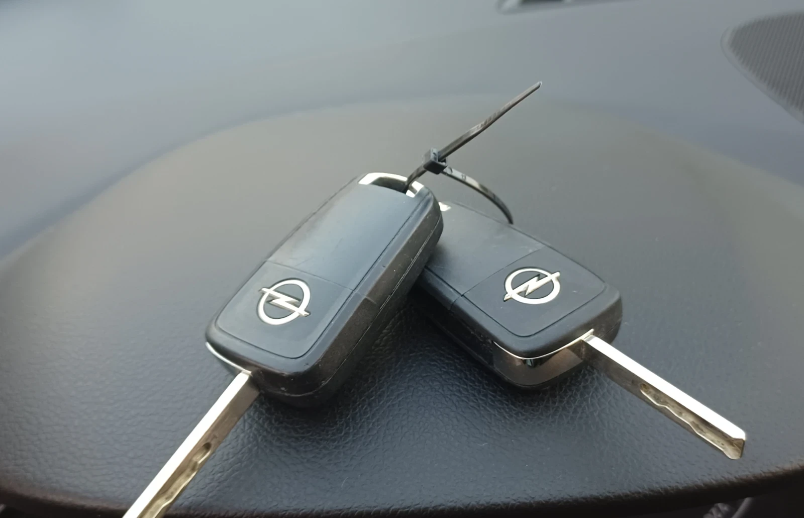 Opel Corsa 1.4 Бензин , снимка 13 - Автомобили и джипове - 55645324