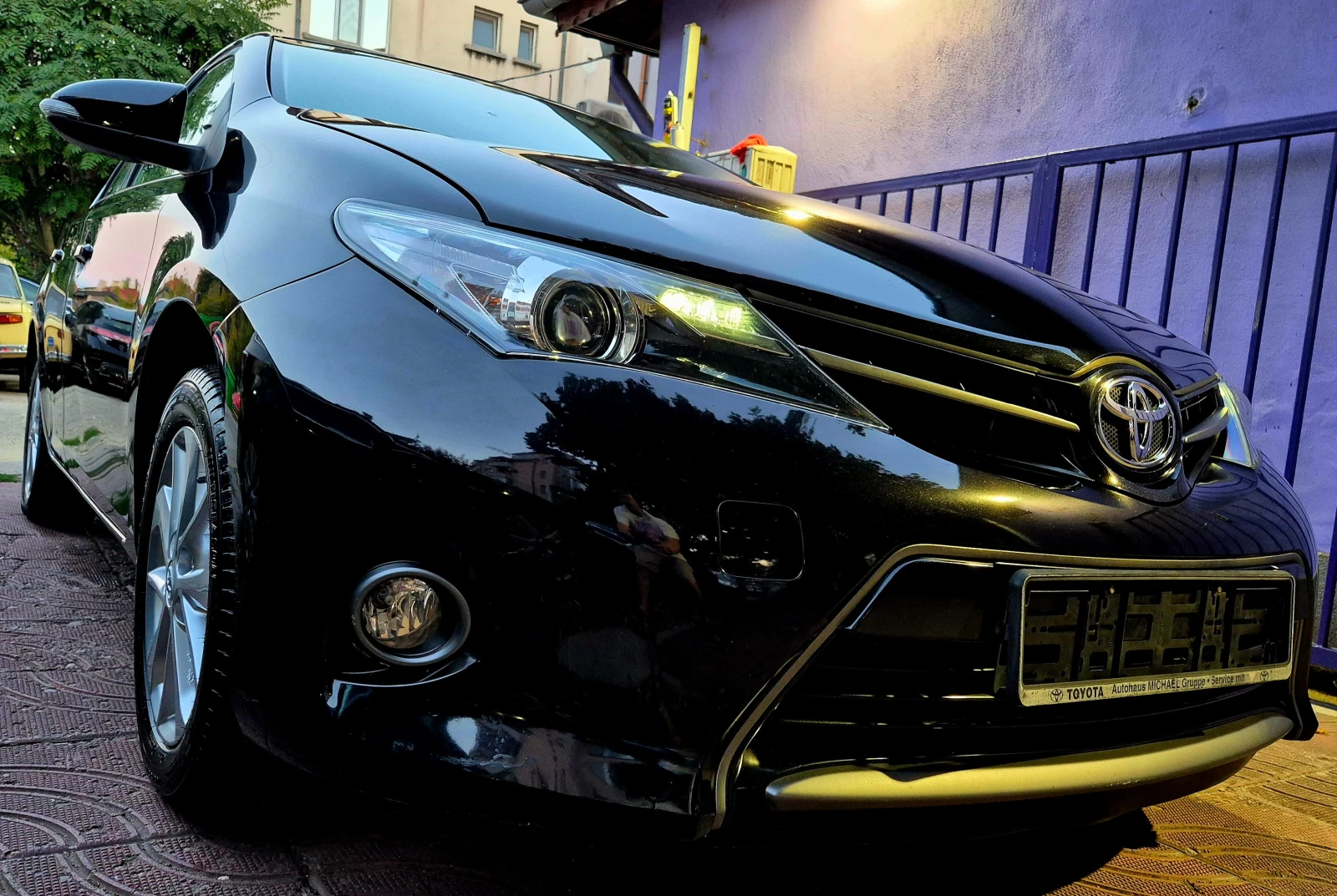 Toyota Auris 1.6i-нави-6speed-верига-japan, снимка 2 - Автомобили и джипове - 55676791