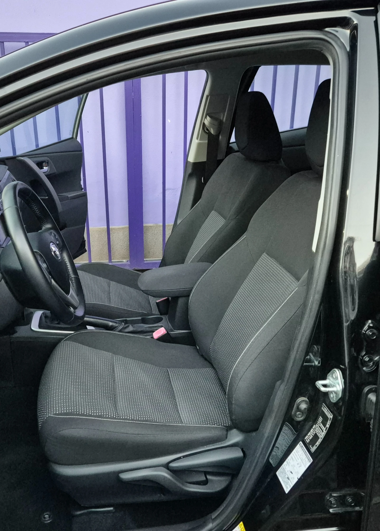 Toyota Auris 1.6i-нави-6speed-верига-japan, снимка 15 - Автомобили и джипове - 55676791