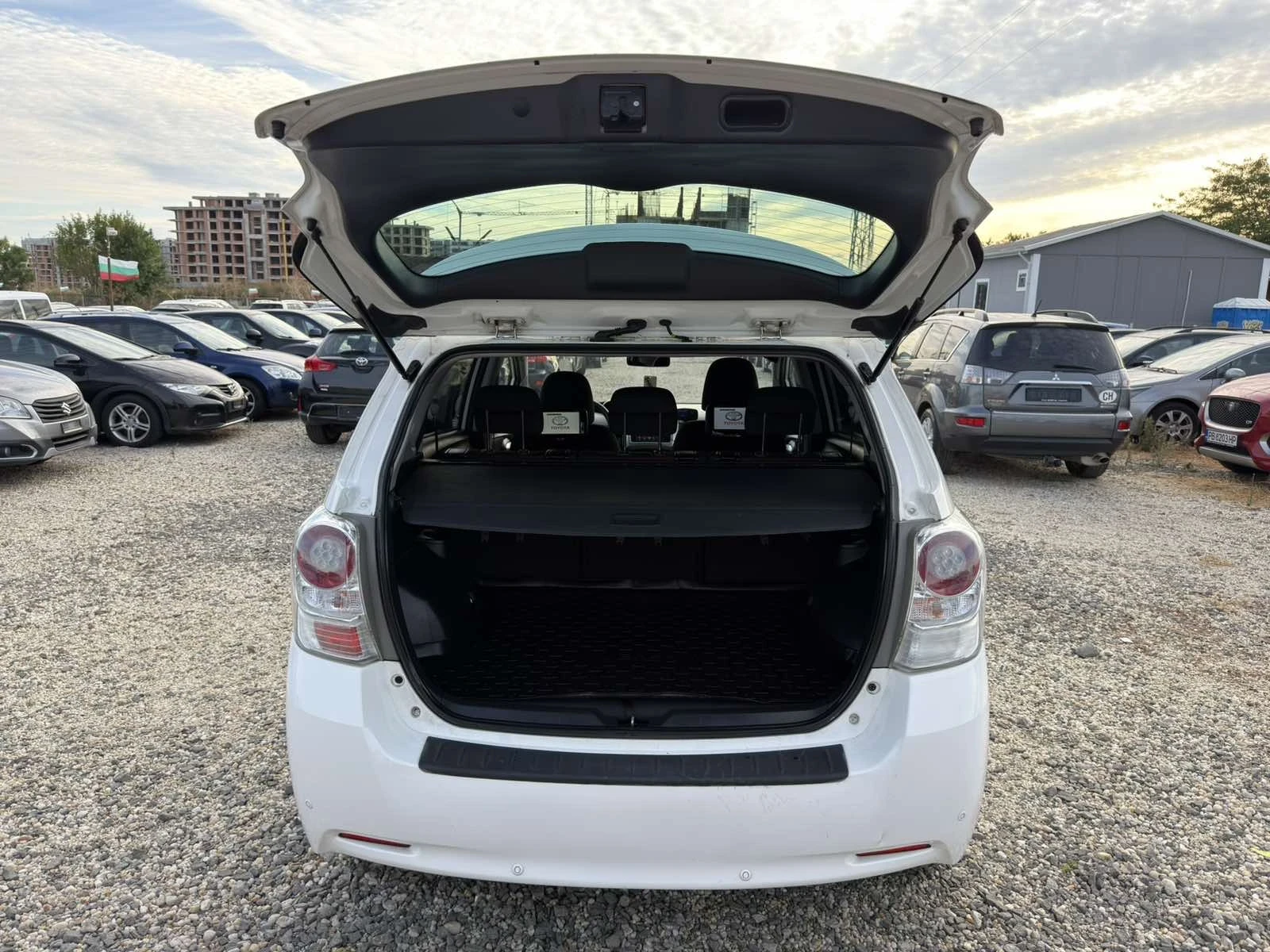 Toyota Verso 1.8i Automat | Mobile.bg � ����������� 8