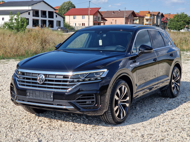 VW Touareg R-Line/Softclose/Panorama/Easyopen/Digital/IQ/HUD, снимка 2 - Автомобили и джипове - 46722558