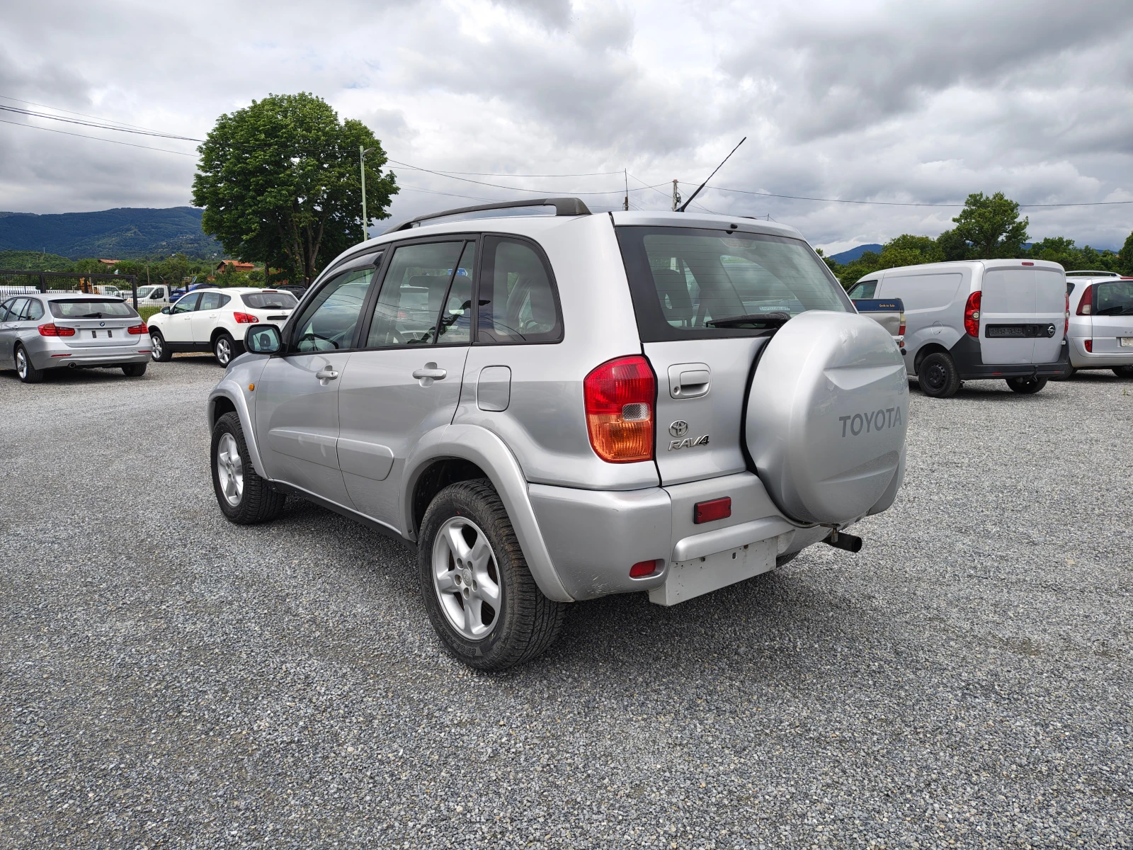 Toyota Rav4 2.0 D4D, снимка 6 - Автомобили и джипове - 54880248