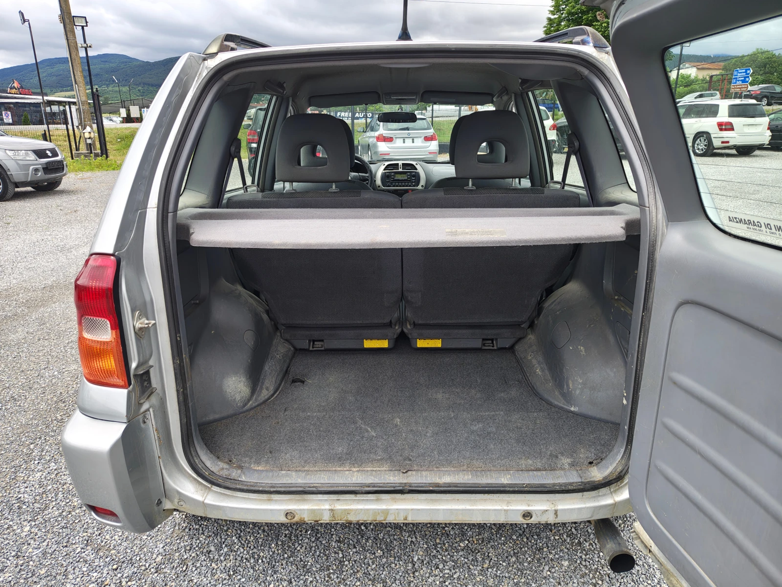 Toyota Rav4 2.0 D4D, снимка 12 - Автомобили и джипове - 54880248