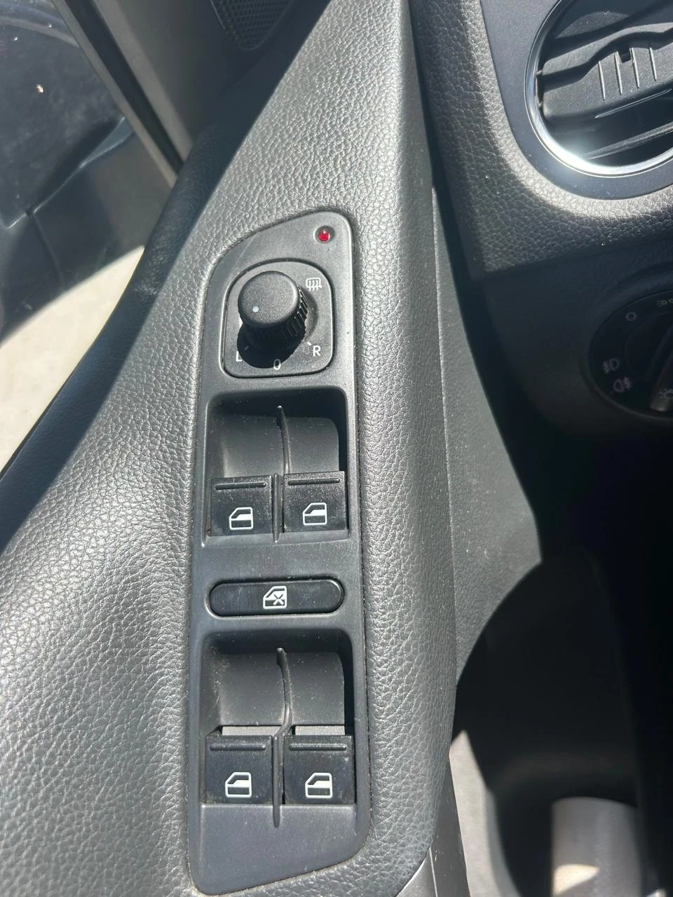 VW Tiguan, снимка 8 - Автомобили и джипове - 55374045