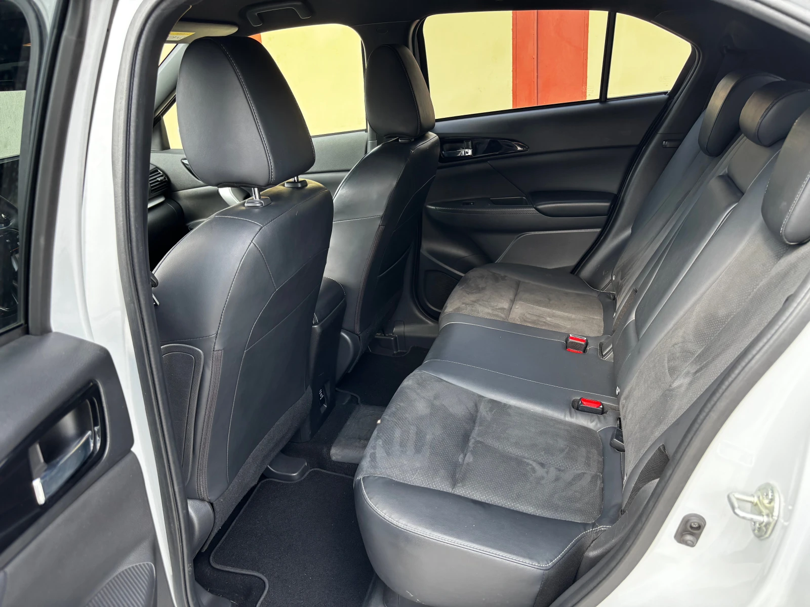 Mitsubishi Eclipse Cross PHEV Instyle (4x4), снимка 13 - Автомобили и джипове - 55409636