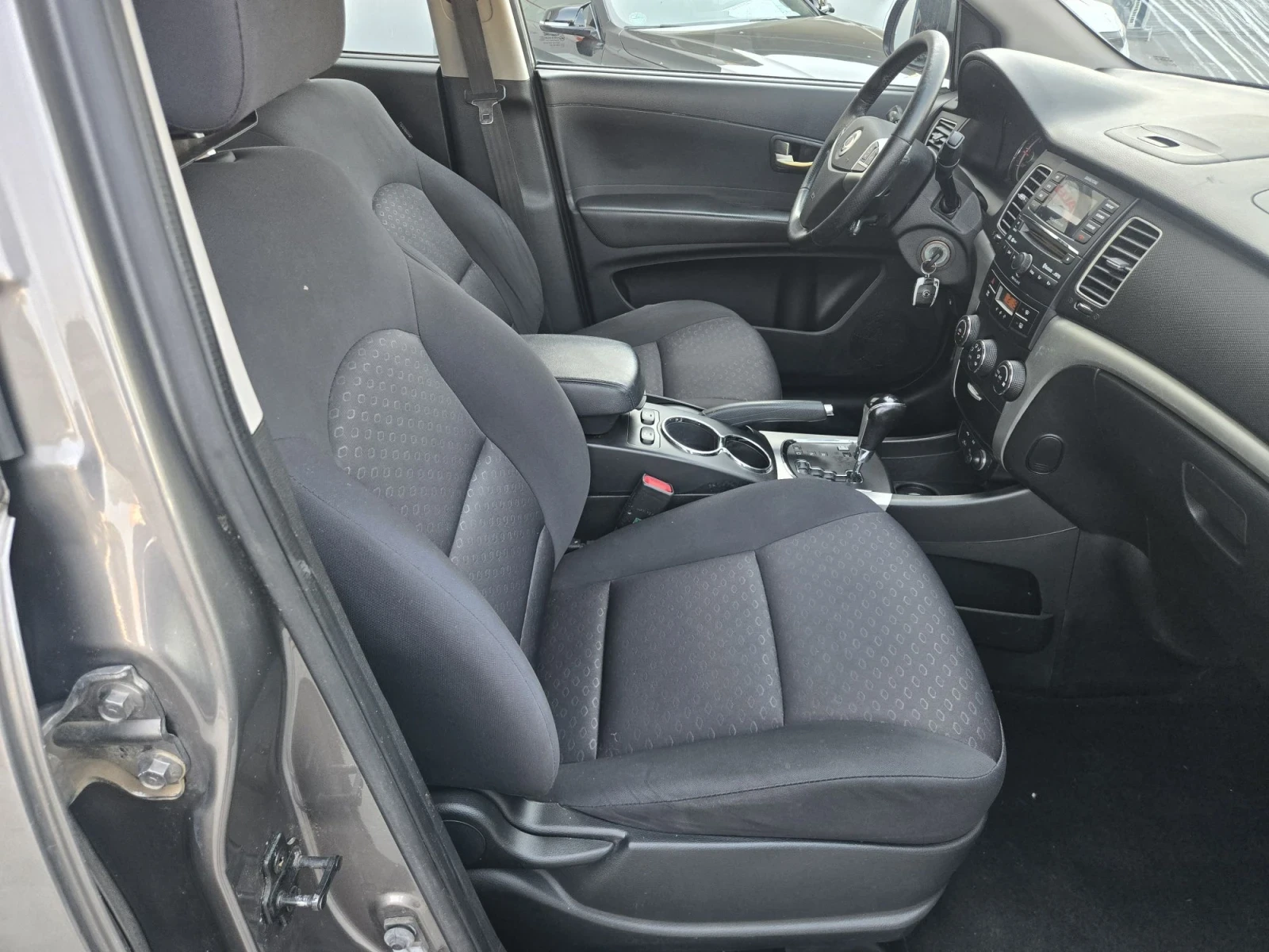 SsangYong Korando, снимка 8 - Автомобили и джипове - 55644190