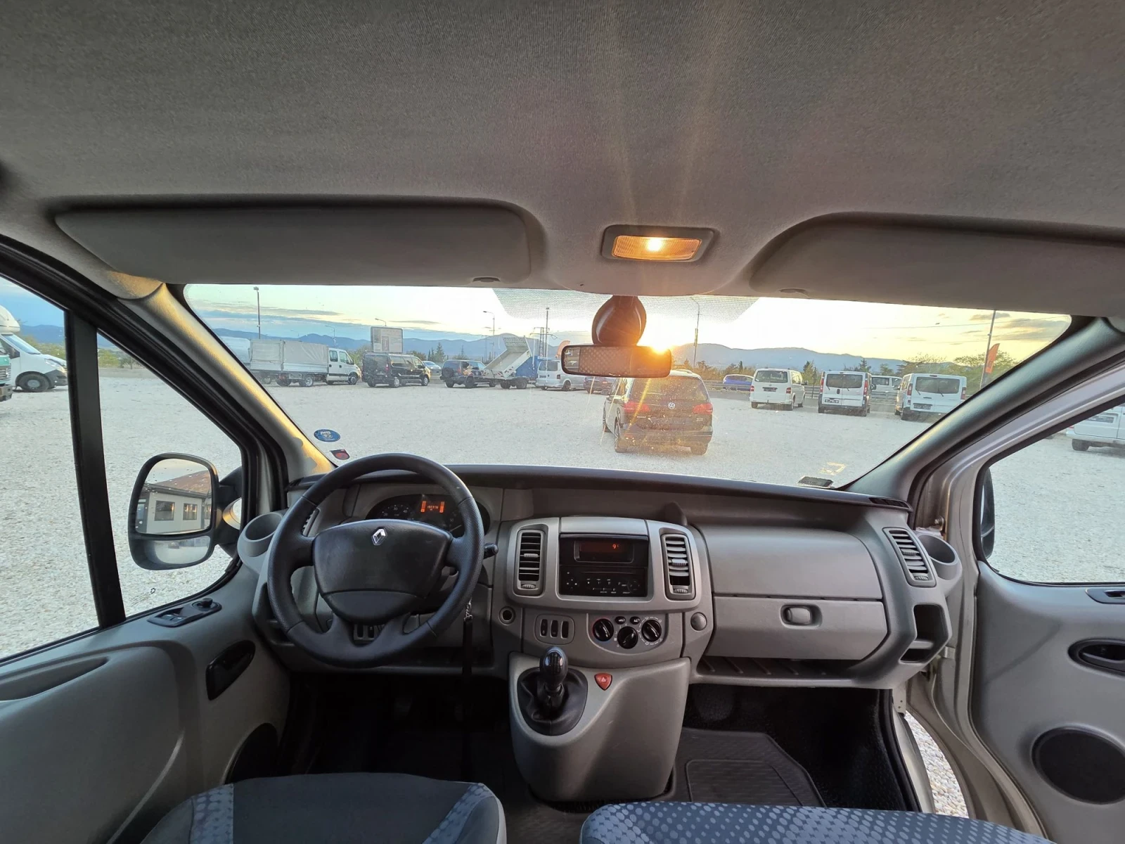 Renault Trafic, снимка 10 - Бусове и автобуси - 56684929