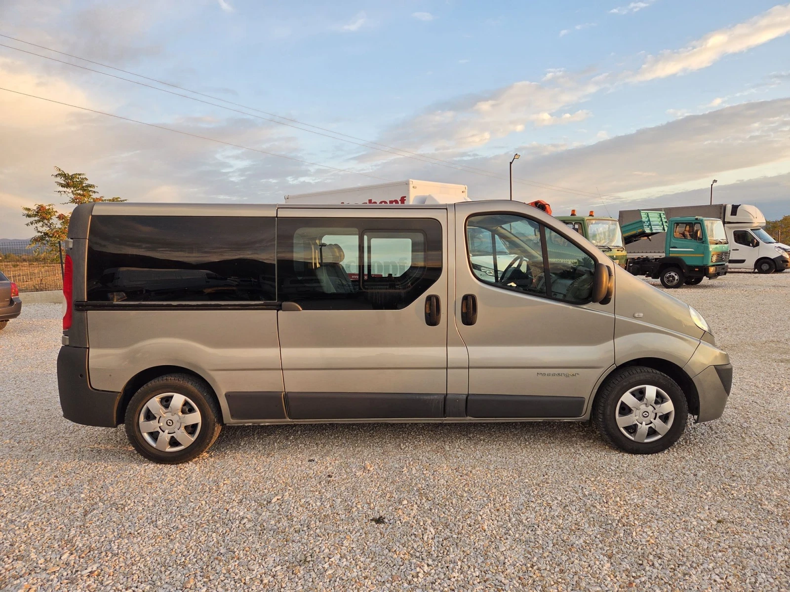 Renault Trafic, снимка 3 - Бусове и автобуси - 56684929