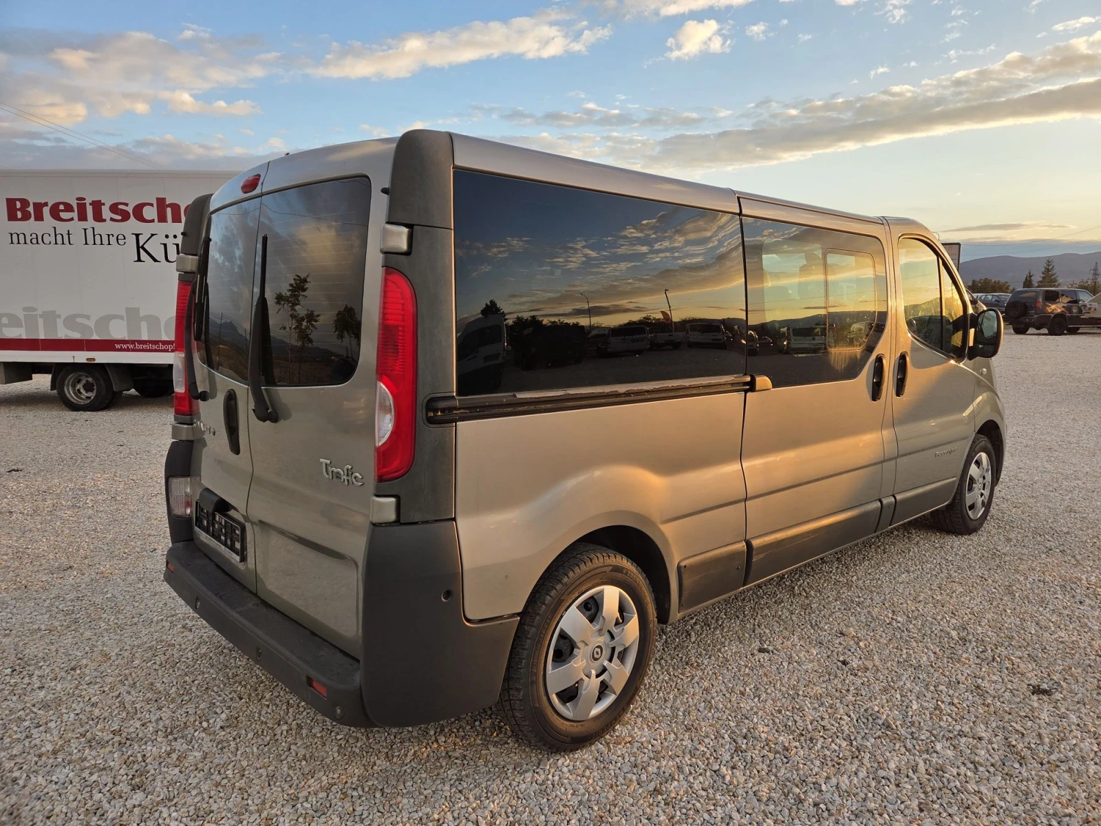Renault Trafic, снимка 4 - Бусове и автобуси - 56684929