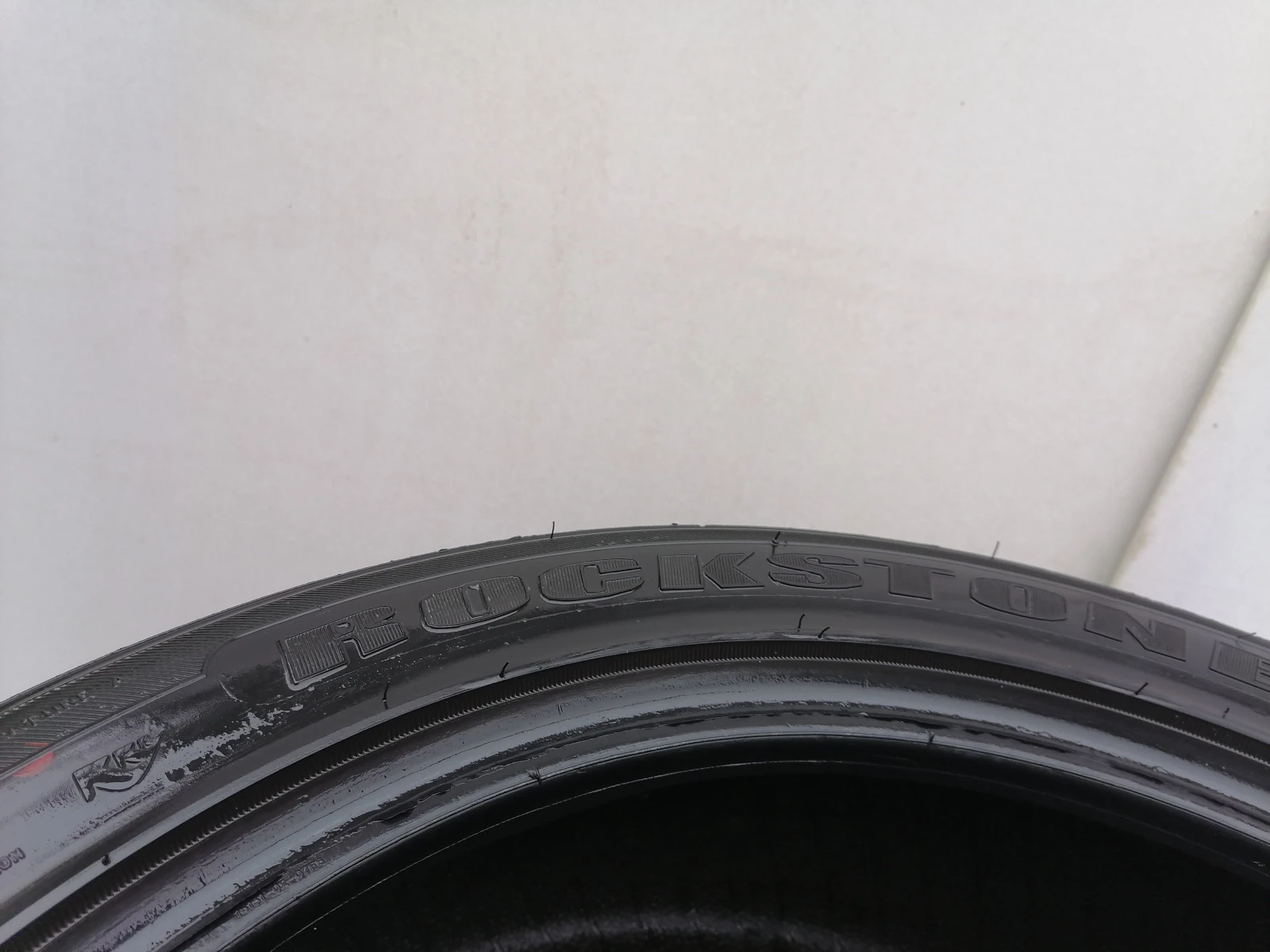 Гуми Летни 235/50R18, снимка 2 - Гуми и джанти - 55962924