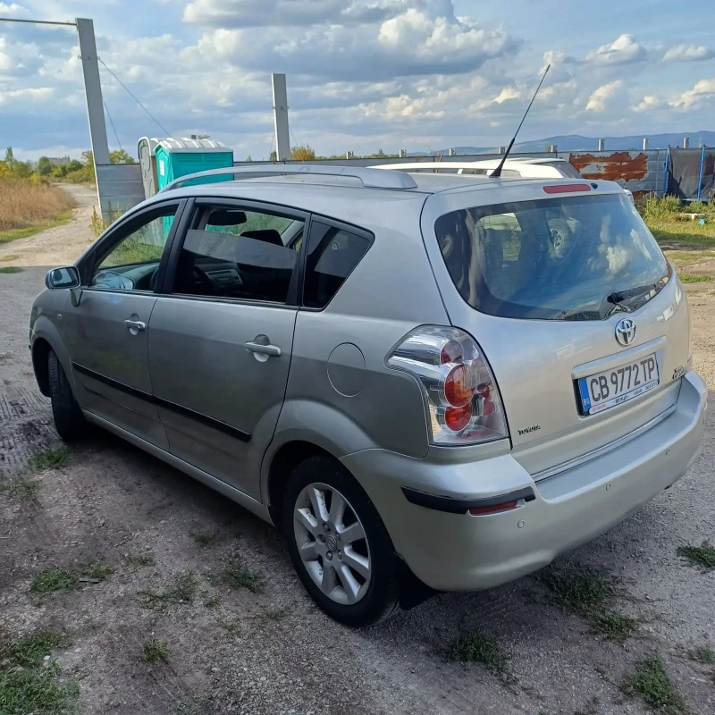 Toyota Corolla verso 1.8MMT-I ГАЗ, снимка 3 - Автомобили и джипове - 47360560