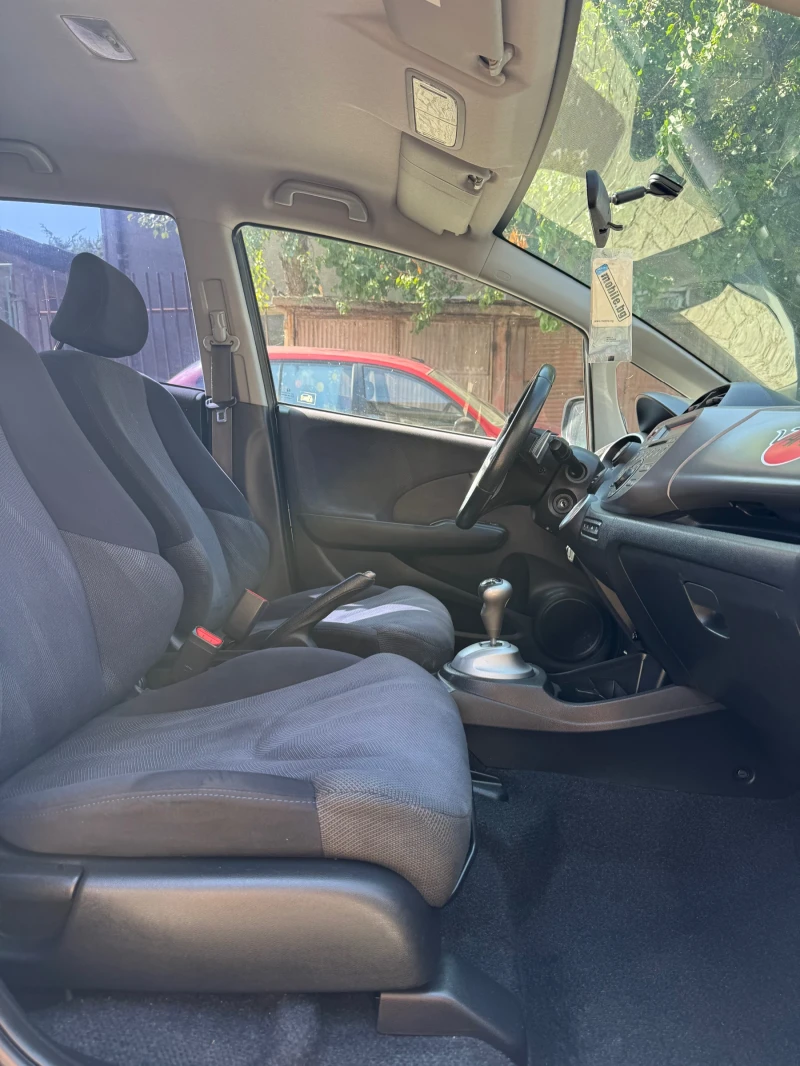 Honda Jazz 1.4 бензин/автомат, снимка 15 - Автомобили и джипове - 52426773