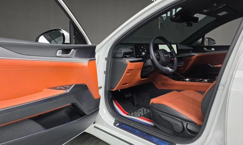 Kia K5 2.0 Prestige * НАЙ-ДОБРА ЦЕНА В БЪЛГАРИЯ* , снимка 11 - Автомобили и джипове - 52361098