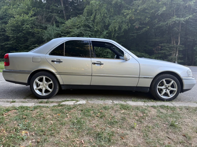 Mercedes-Benz C 180, снимка 7 - Автомобили и джипове - 52474016