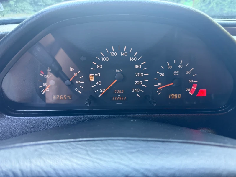 Mercedes-Benz C 180, снимка 12 - Автомобили и джипове - 52474016