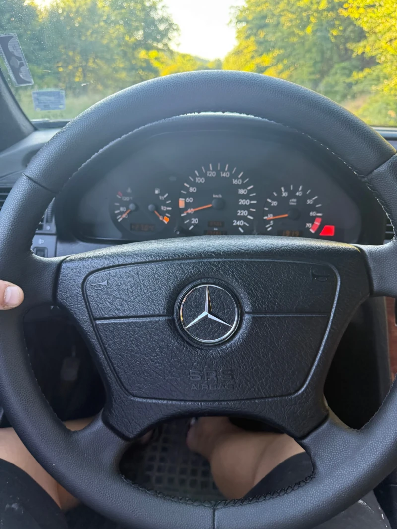 Mercedes-Benz C 180, снимка 17 - Автомобили и джипове - 52474016