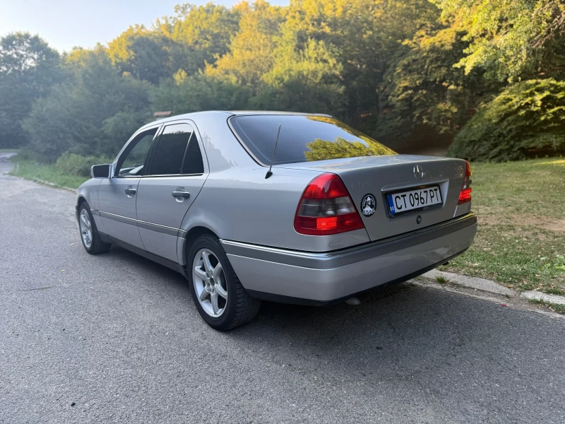Mercedes-Benz C 180, снимка 5 - Автомобили и джипове - 52474016
