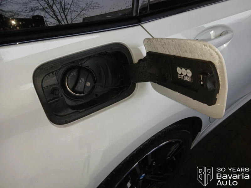 BMW 330 e Touring M Sport Paket Sportautomatic, снимка 15 - Автомобили и джипове - 52669221