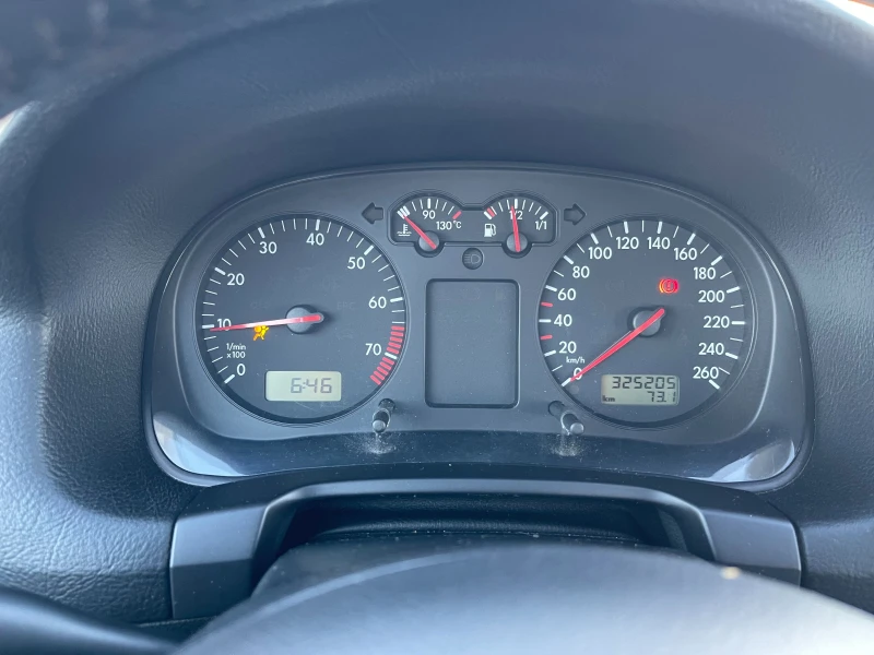 VW Golf 1.6 Бензин/ Ръчка/ ГАЗ / Климатроник, снимка 14 - Автомобили и джипове - 52839927