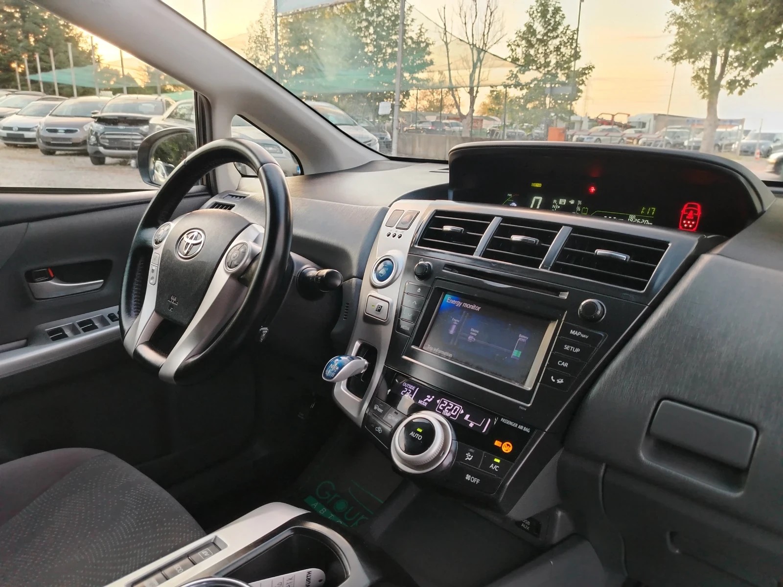 Toyota Prius 1.8 HYBRID/КЛИМАТРОНИК/ПАНОРАМА/КАМЕРА/7-МЕСТЕН!!! - изображение 10