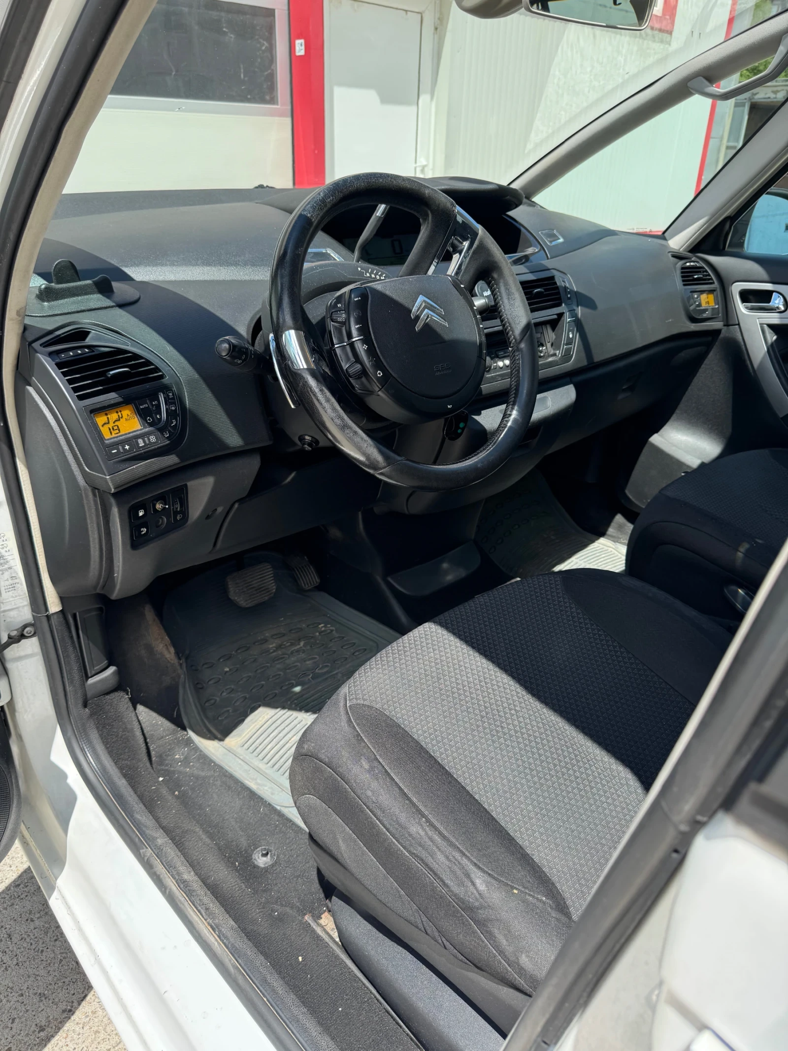 Citroen C4 Picasso 7 места - изображение 7