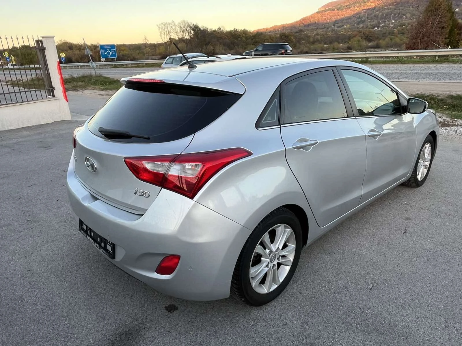 Hyundai I30 BI-FUEL 1.4I 99кс 6 СКОРОСТИ ПЕРФЕКТЕН ВНОС ИТАЛИЯ - изображение 4