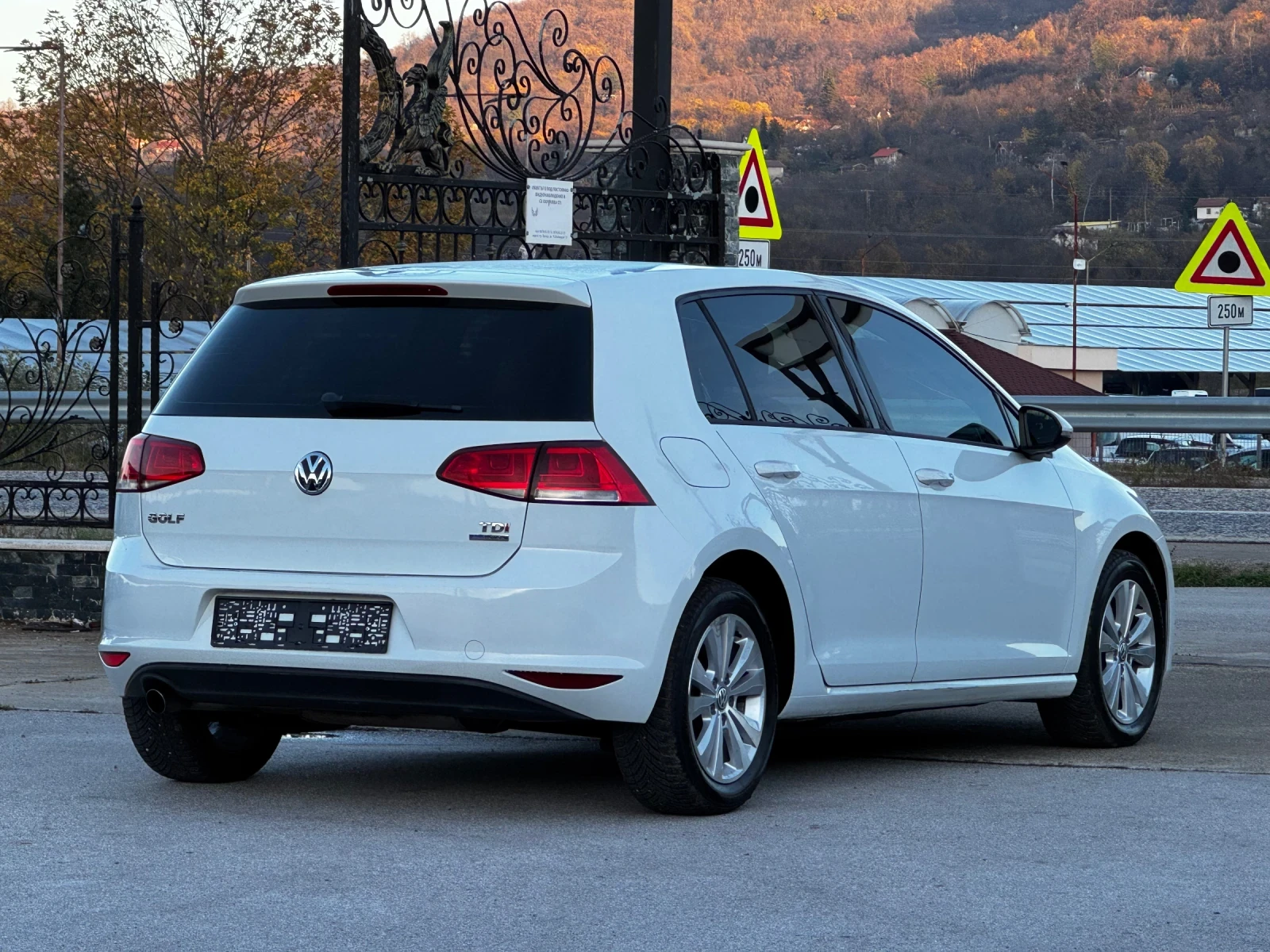 VW Golf 1.6TDI ИТАЛИЯ - изображение 4