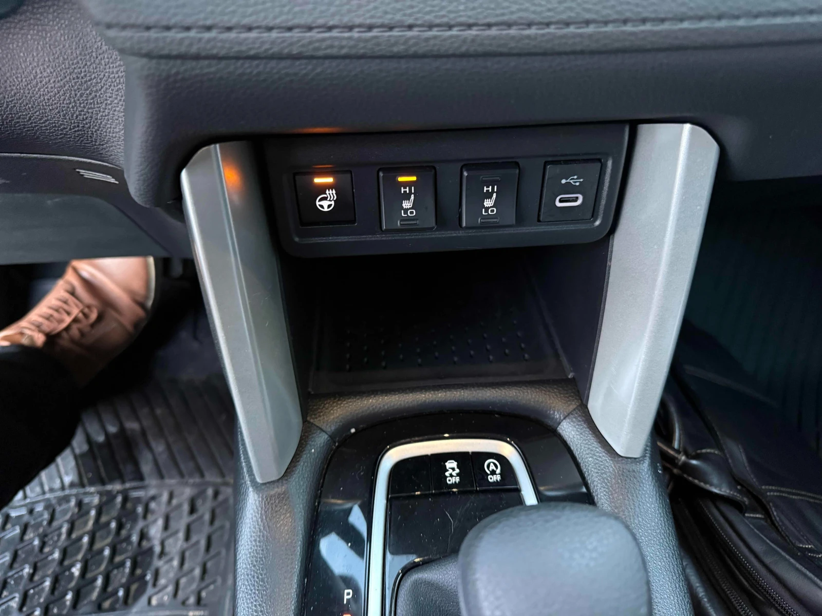 Toyota Corolla Cross LE * CARFAX* ОПЦИЯ ЗА ФИНАНСИРАНЕ*  - изображение 10