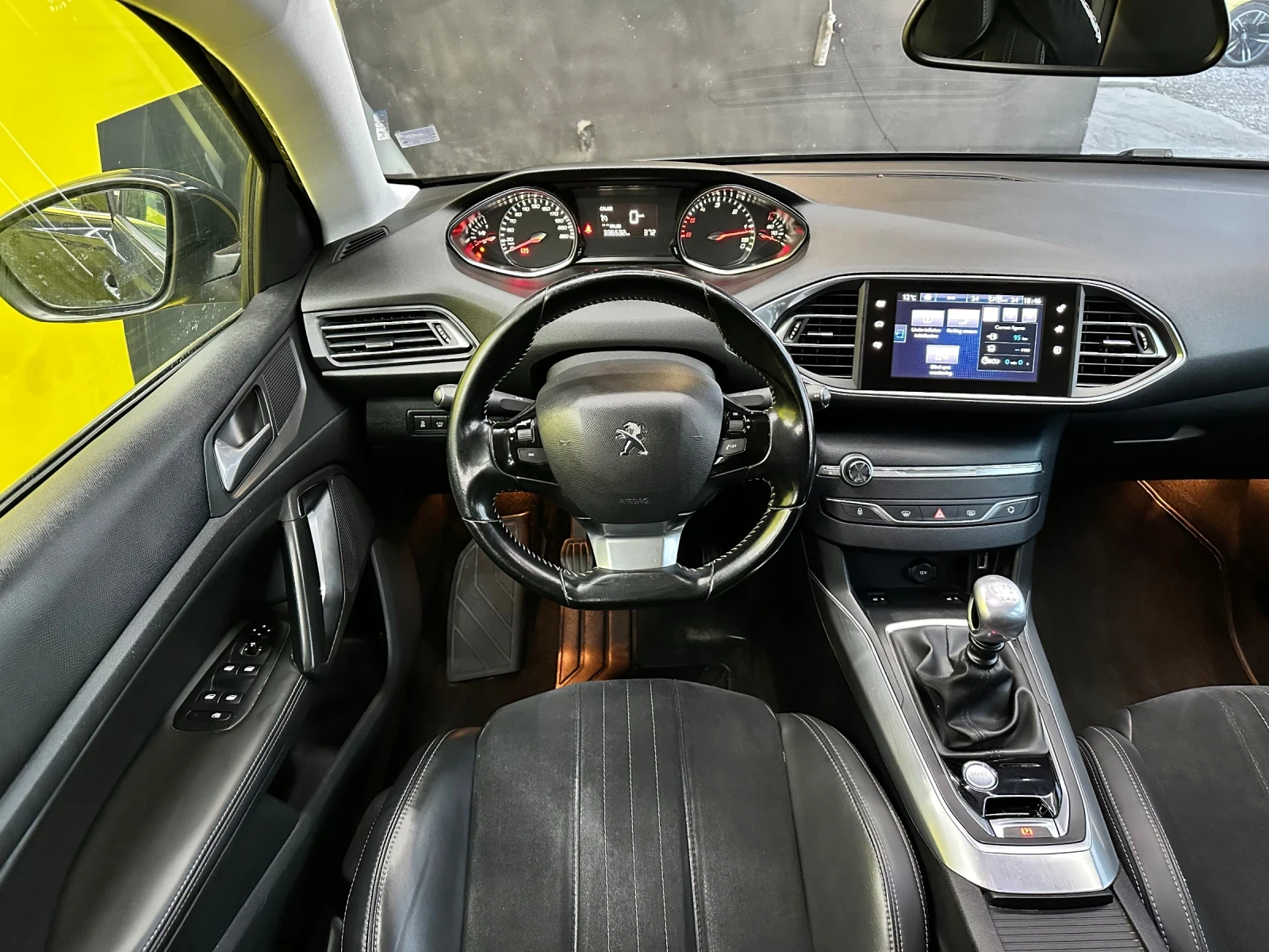 Peugeot 308 2.0hdi/Като нов/сервизна история, снимка 9 - Автомобили и джипове - 54140342