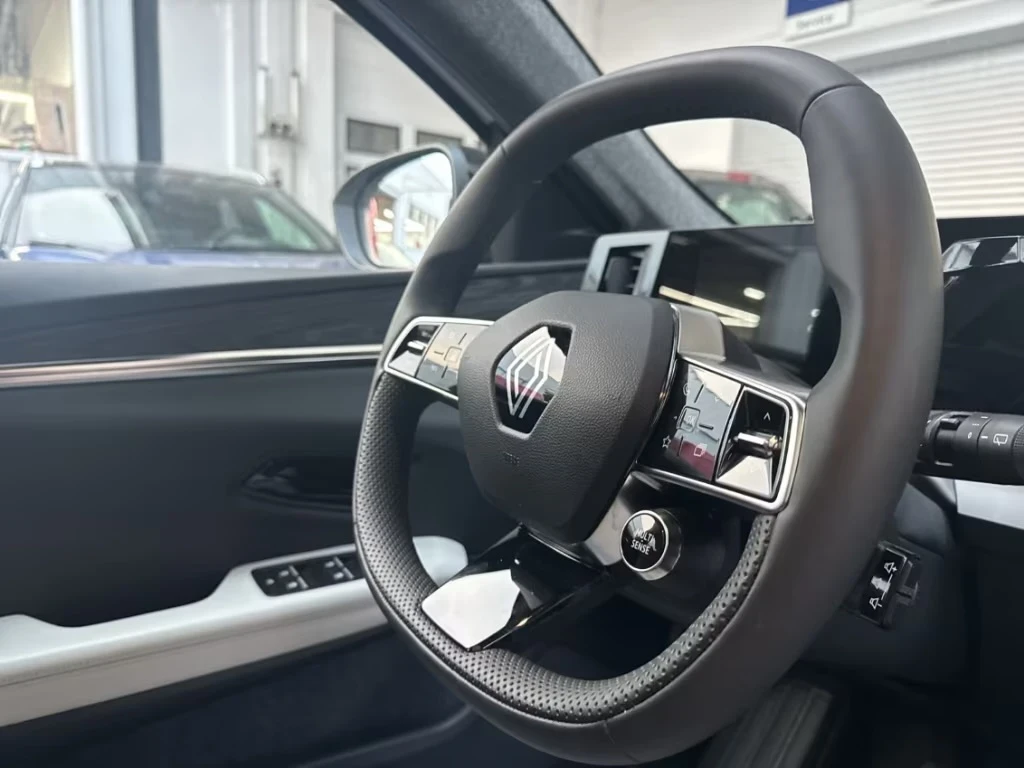 Renault Scenic E-Tech 87kWh Iconic - Full Options, снимка 13 - Автомобили и джипове - 54795833