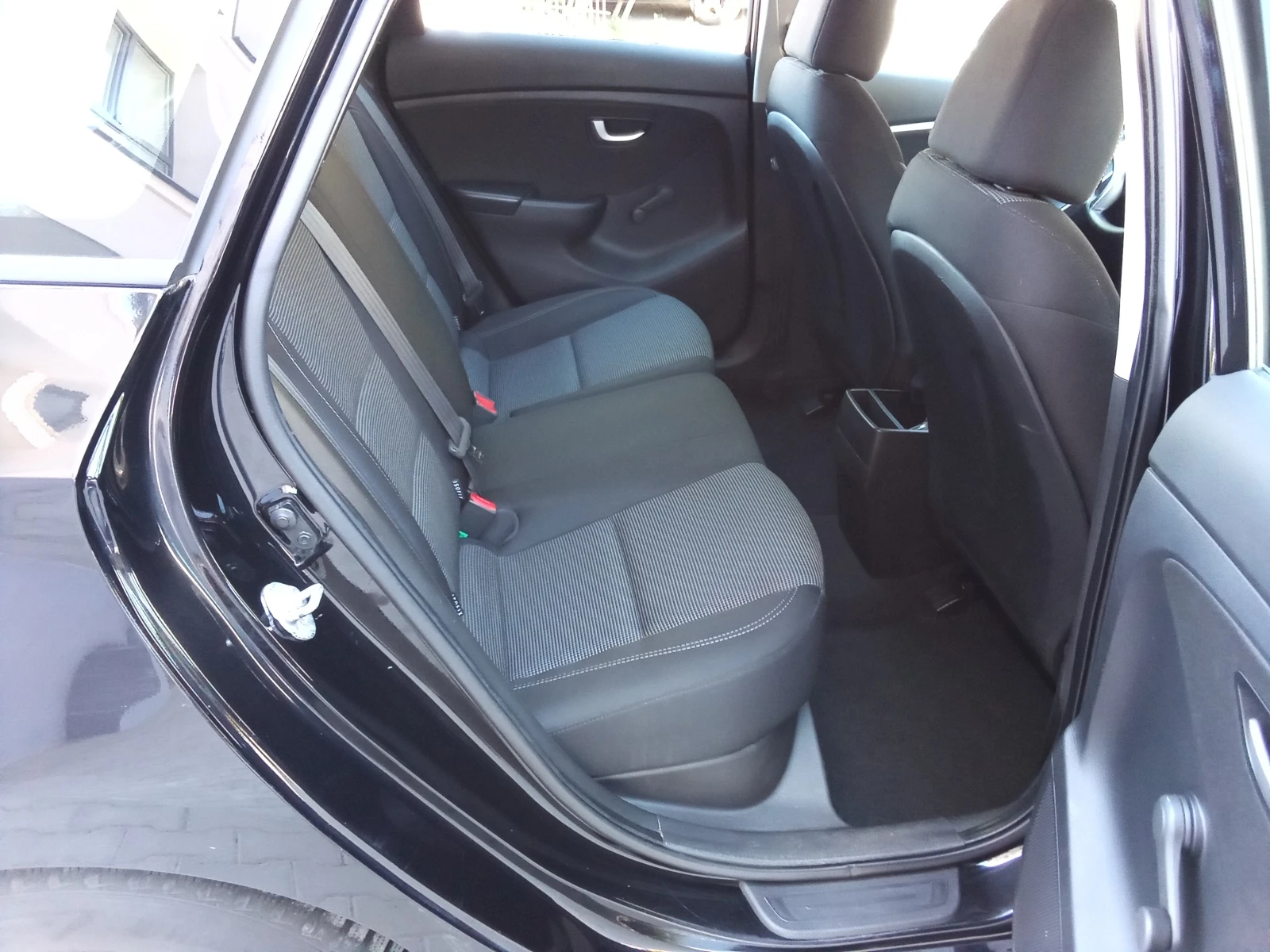 Hyundai I30 1.4CRDI-90kc., снимка 13 - Автомобили и джипове - 54978055