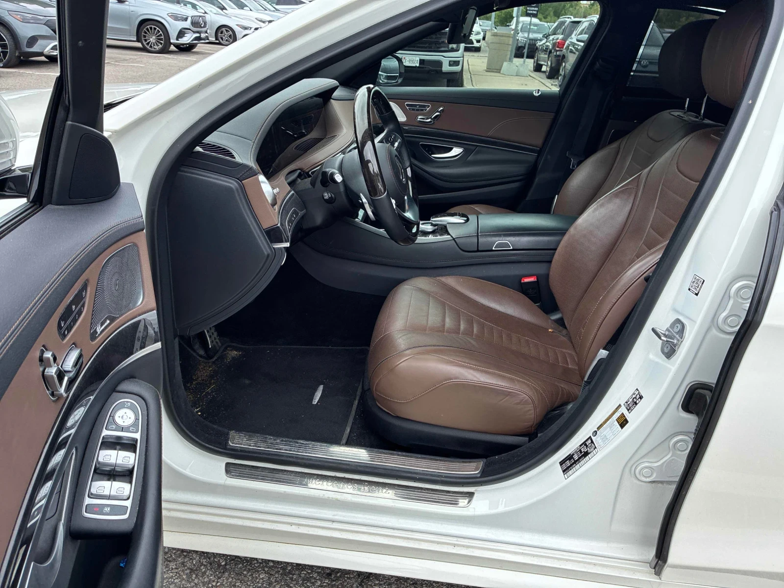 Mercedes-Benz S 560 AMG* Distronic* Масаж* Обдухване* От Mercedes, снимка 5 - Автомобили и джипове - 55287078