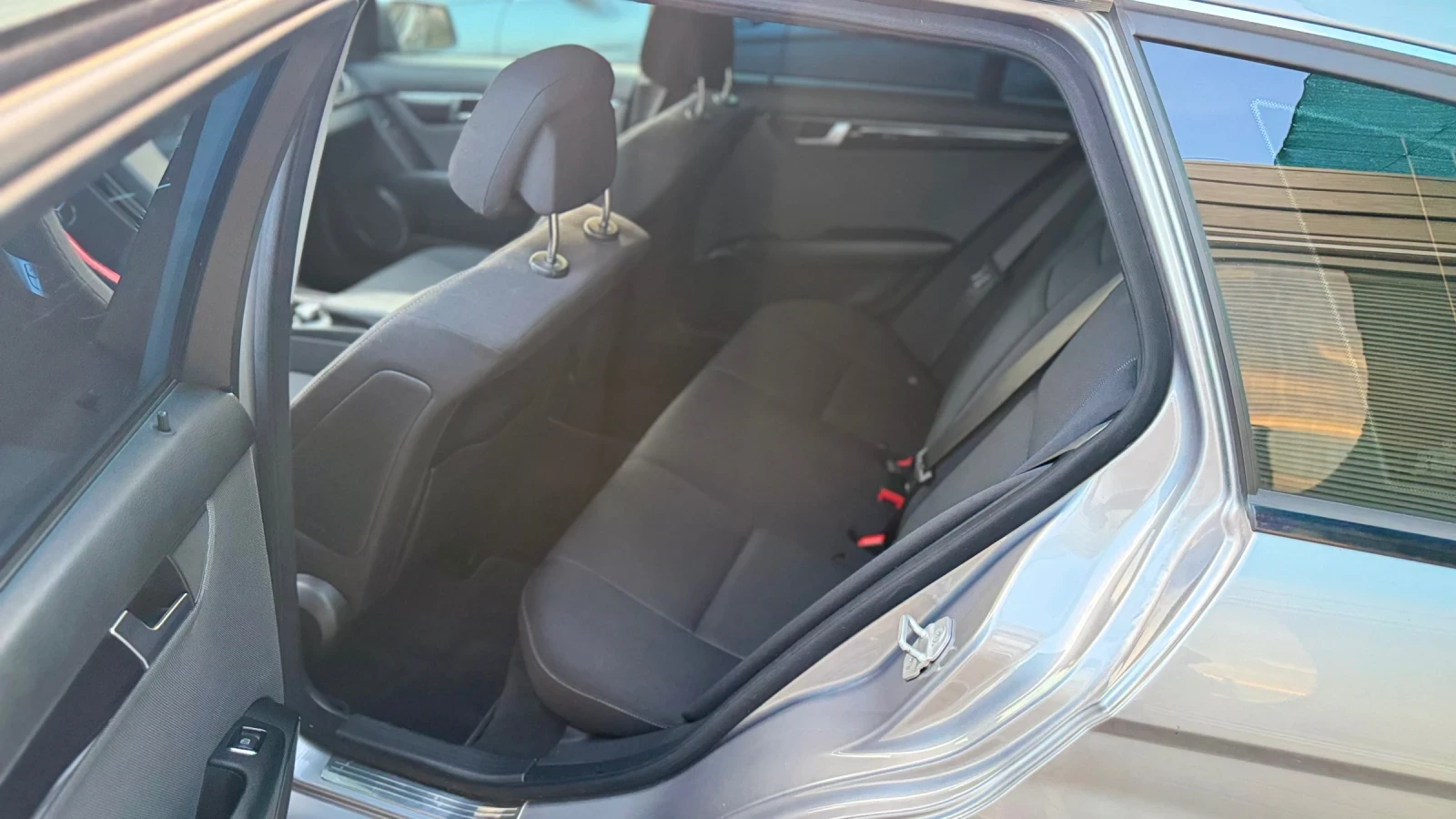 Mercedes-Benz C 220, снимка 15 - Автомобили и джипове - 55710763