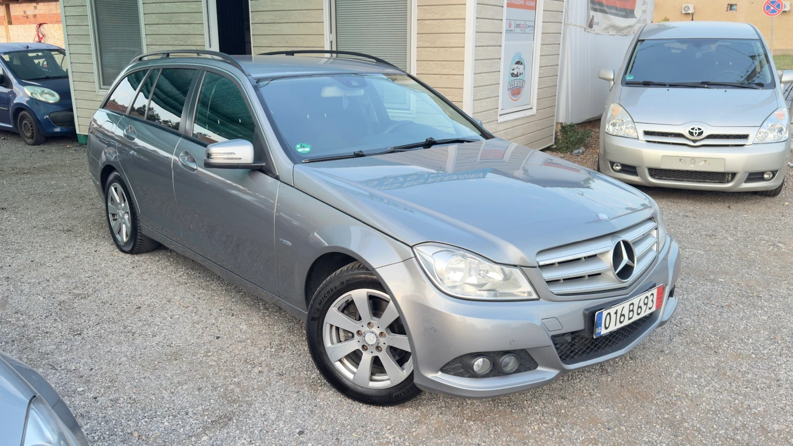 Mercedes-Benz C 220, снимка 4 - Автомобили и джипове - 55710763