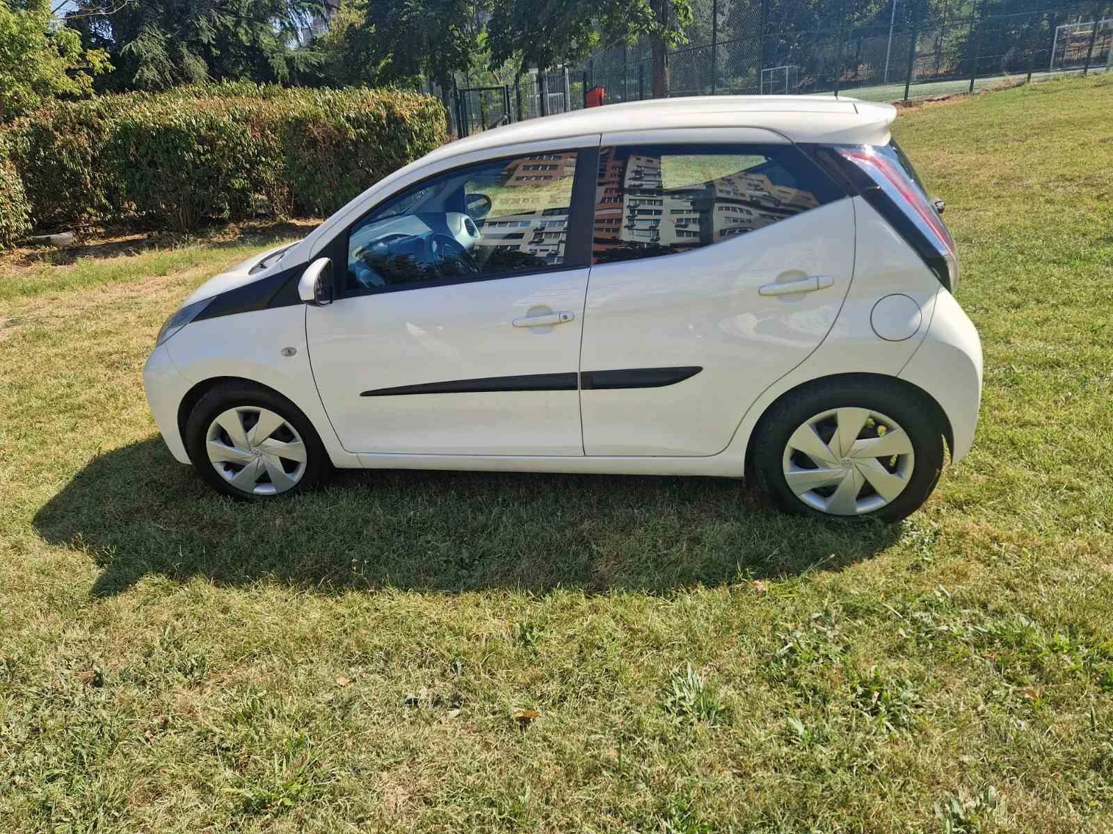 Toyota Aygo Aygo* avtomat* camera* 1.0, снимка 5 - Автомобили и джипове - 55743521