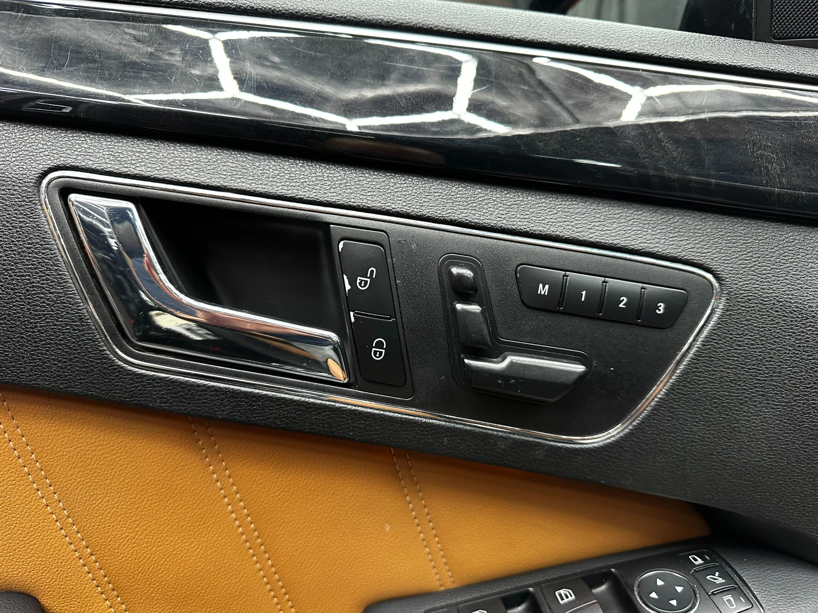 Mercedes-Benz E 500 388КС 4matic/ГАРАНЦИЯ/БАРТЕР/ЛИЗИНГ/КОМЕНТАР, снимка 13 - Автомобили и джипове - 56148853