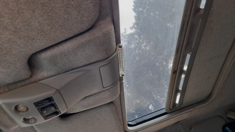 Nissan Terrano 2.4i, снимка 12 - Автомобили и джипове - 52402999