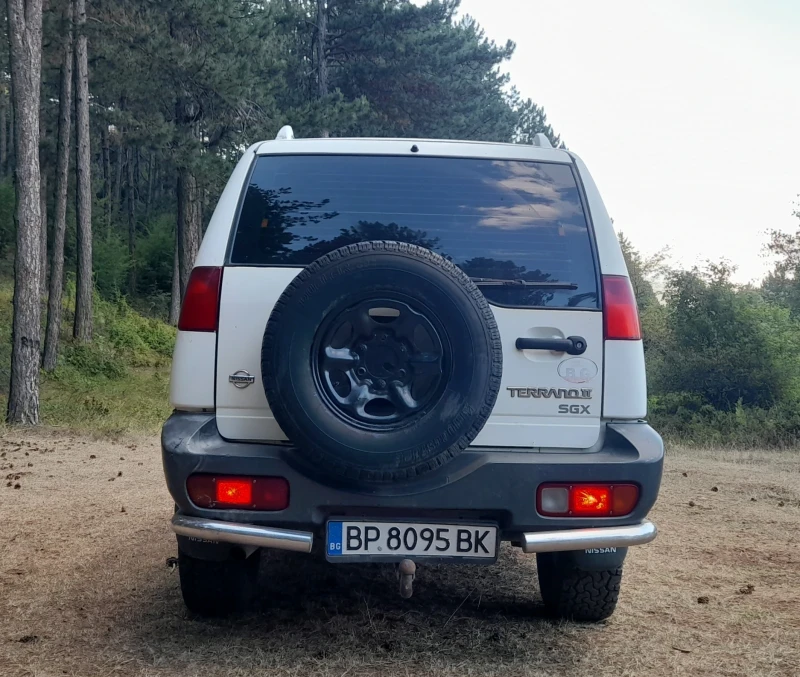 Nissan Terrano 2.4i, снимка 5 - Автомобили и джипове - 52402999