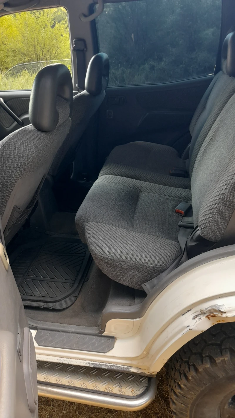 Nissan Terrano 2.4i, снимка 9 - Автомобили и джипове - 52402999