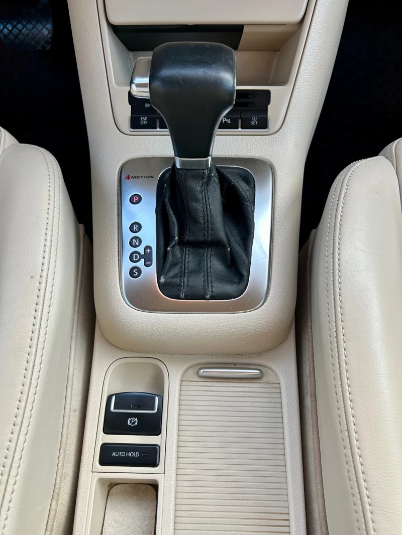 VW Tiguan 2.0 TDI DSG 4MOTION, снимка 12 - Автомобили и джипове - 53371808