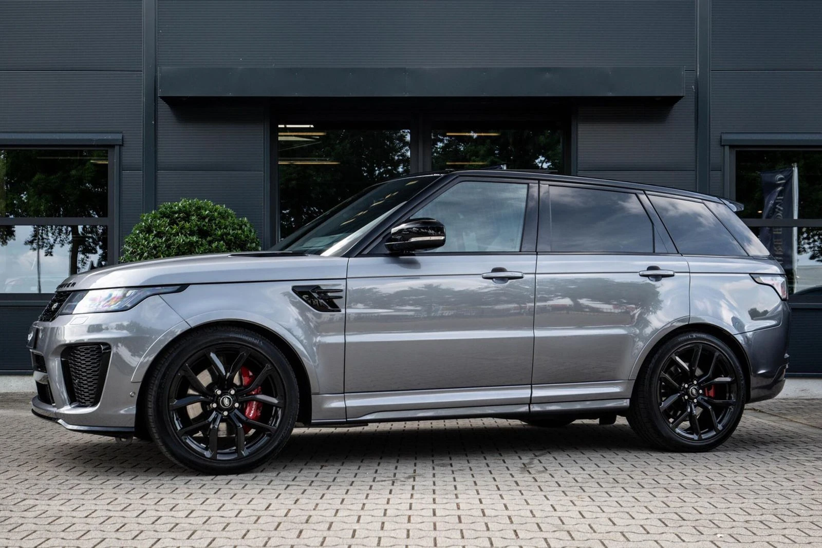 Land Rover Range Rover Sport  P575 SVR Panorama - изображение 3