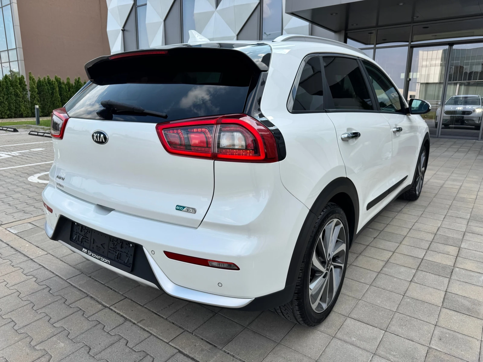 Kia Niro HYBRID-С.КНИЖКА-ОБДУХВАНЕ-KEYGO-LANE-ASIST-КАМЕРА- - изображение 5