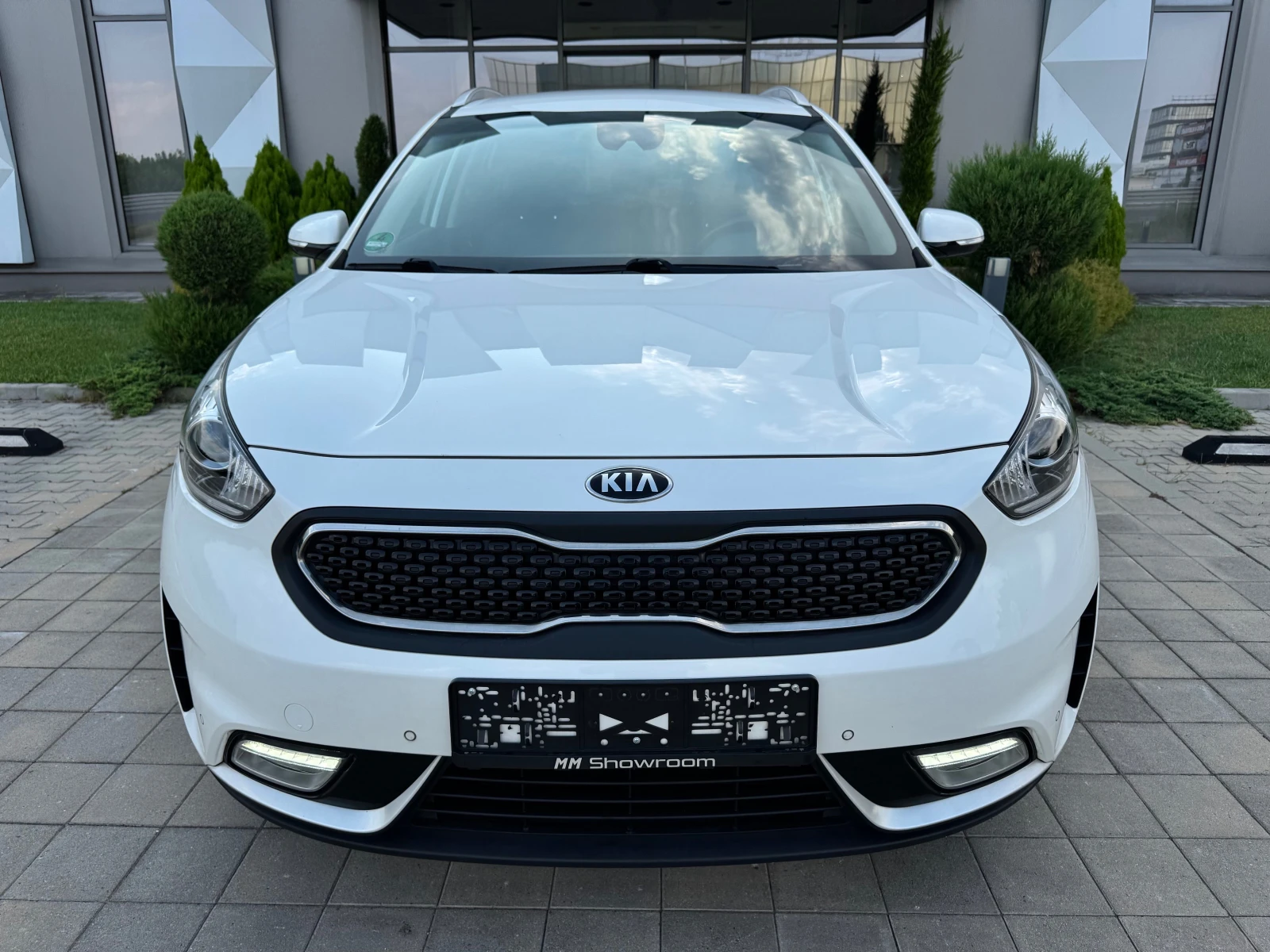 Kia Niro HYBRID-С.КНИЖКА-ОБДУХВАНЕ-KEYGO-LANE-ASIST-КАМЕРА- - изображение 2