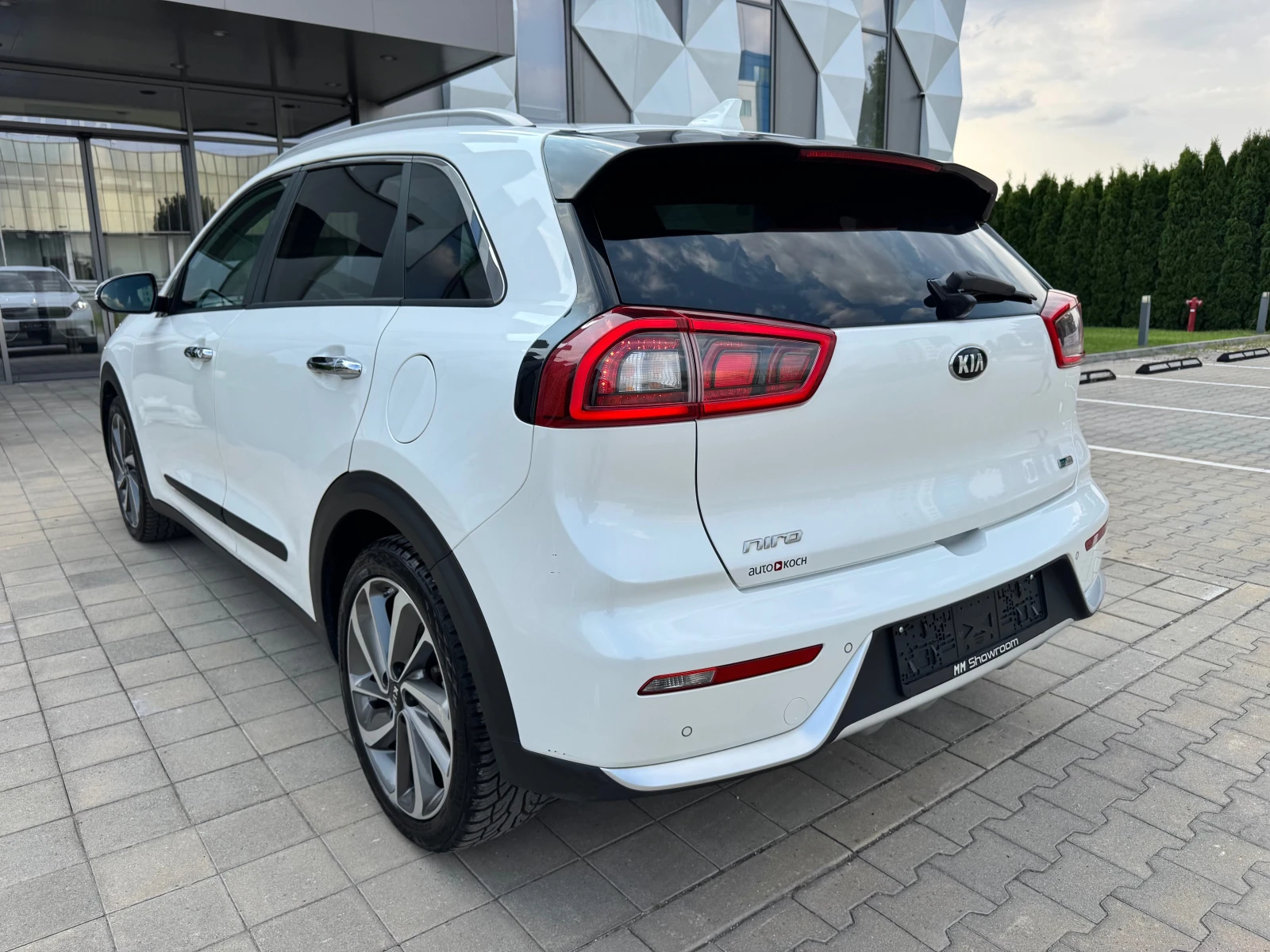 Kia Niro HYBRID-С.КНИЖКА-ОБДУХВАНЕ-KEYGO-LANE-ASIST-КАМЕРА- - изображение 7
