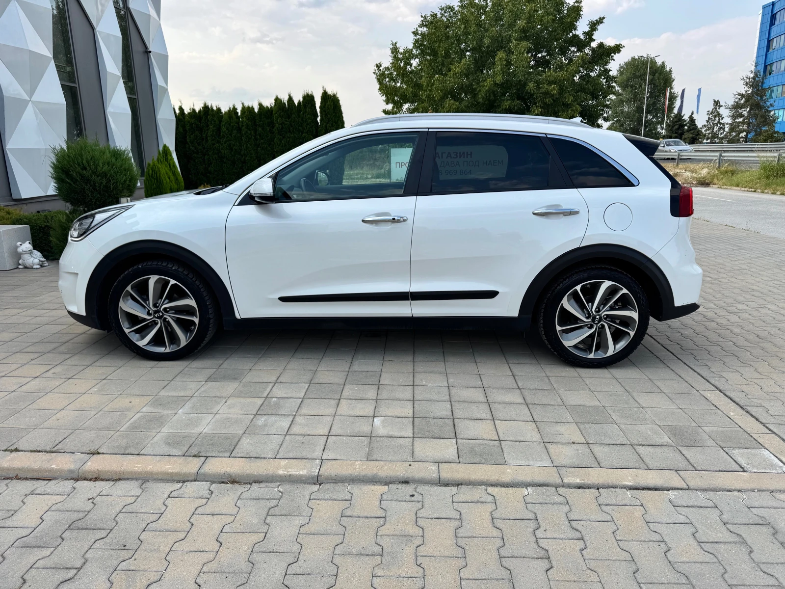 Kia Niro HYBRID-С.КНИЖКА-ОБДУХВАНЕ-KEYGO-LANE-ASIST-КАМЕРА- - изображение 8