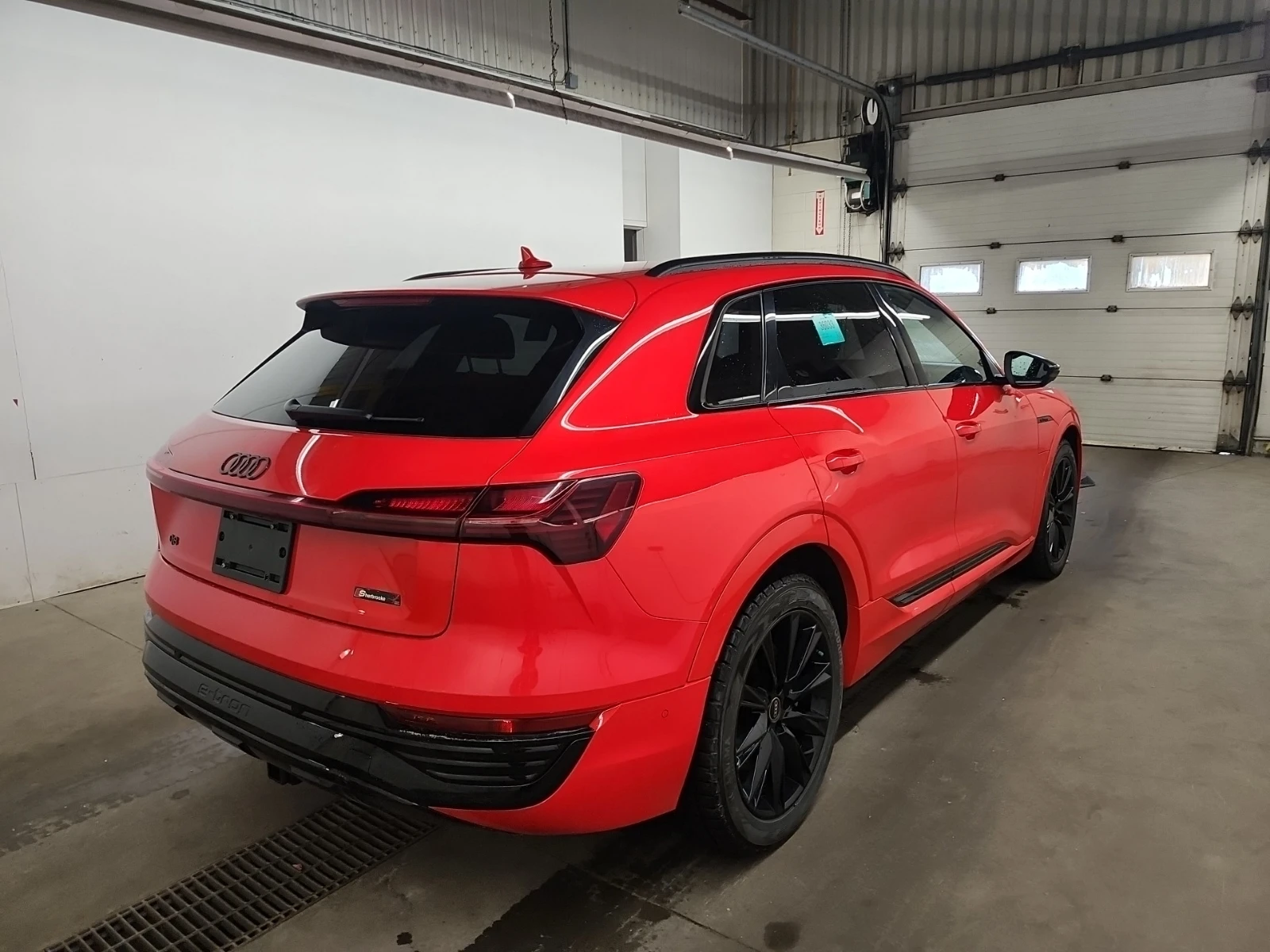 Audi Q8 e-tron Premium quattro, снимка 3 - Автомобили и джипове - 54210299