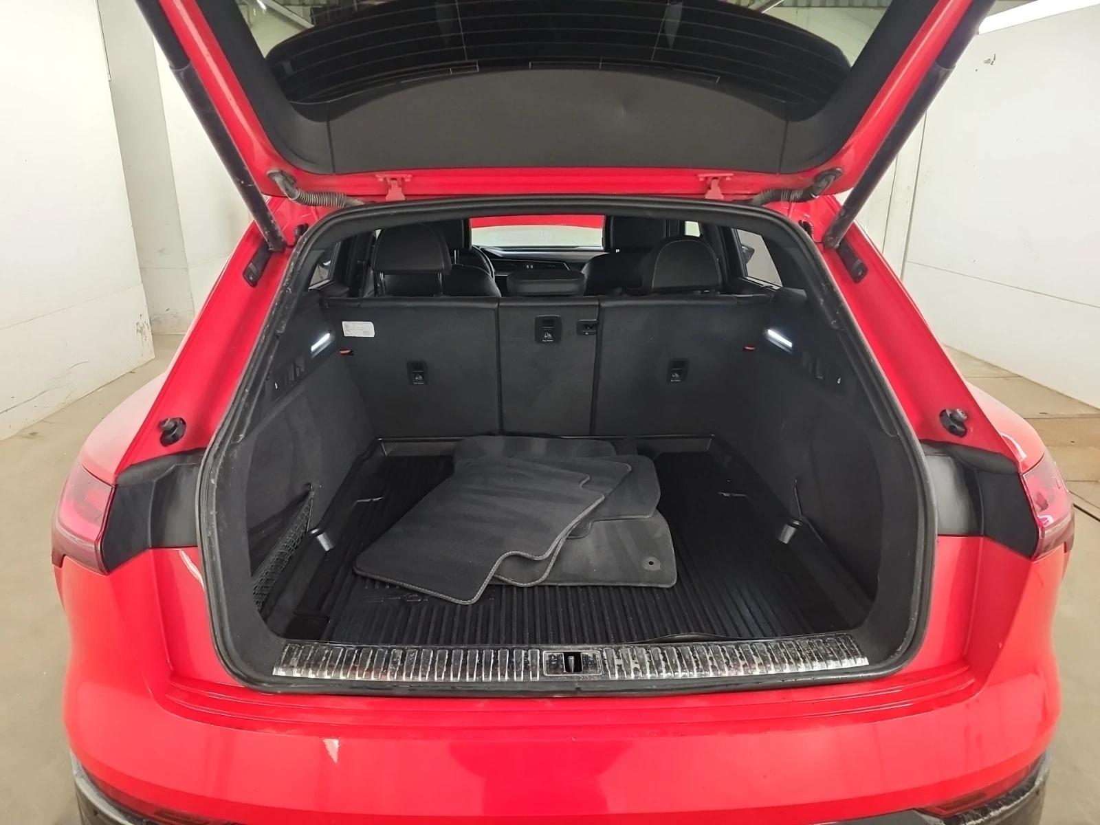 Audi Q8 e-tron Premium quattro, снимка 16 - Автомобили и джипове - 54210299